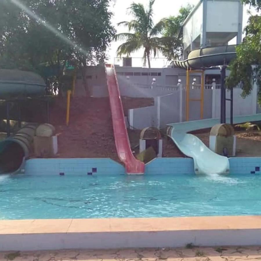 מלון Complimentary Water Park איגטפורי מראה חיצוני תמונה